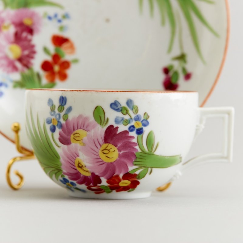 Чашка с блюдцем, цветочная роспись 