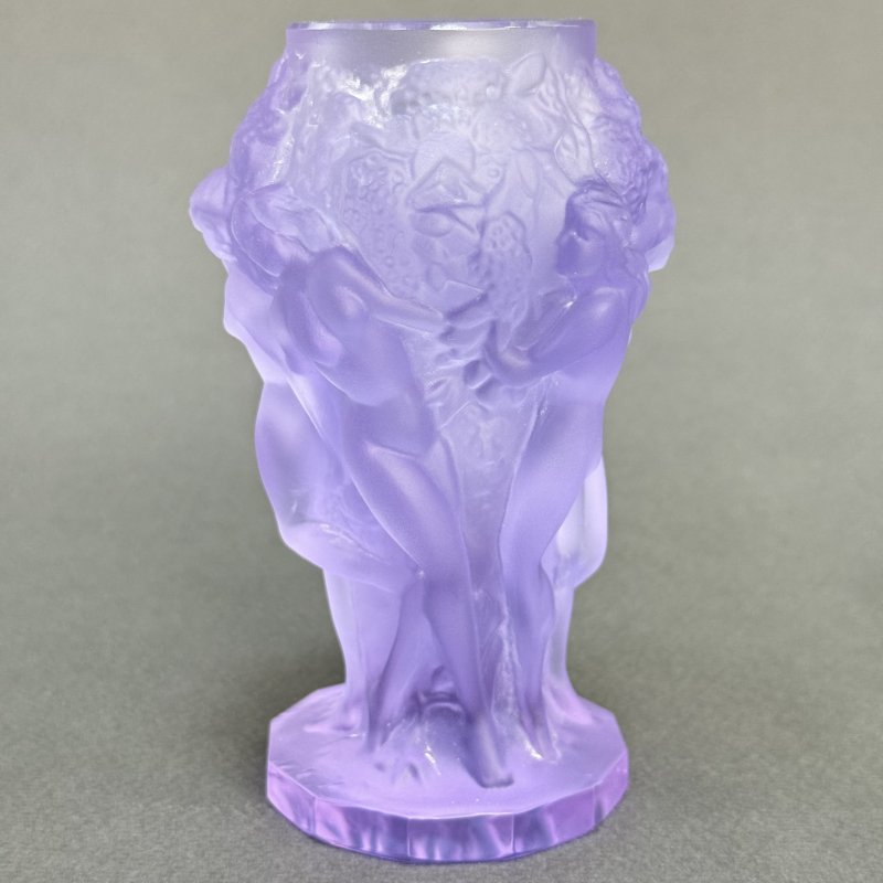 Ваза Вакханки в стиле Артдеко из аметистового стекла дизайн 1930г. Г. Хоффманн Чехия 21 в (Н)