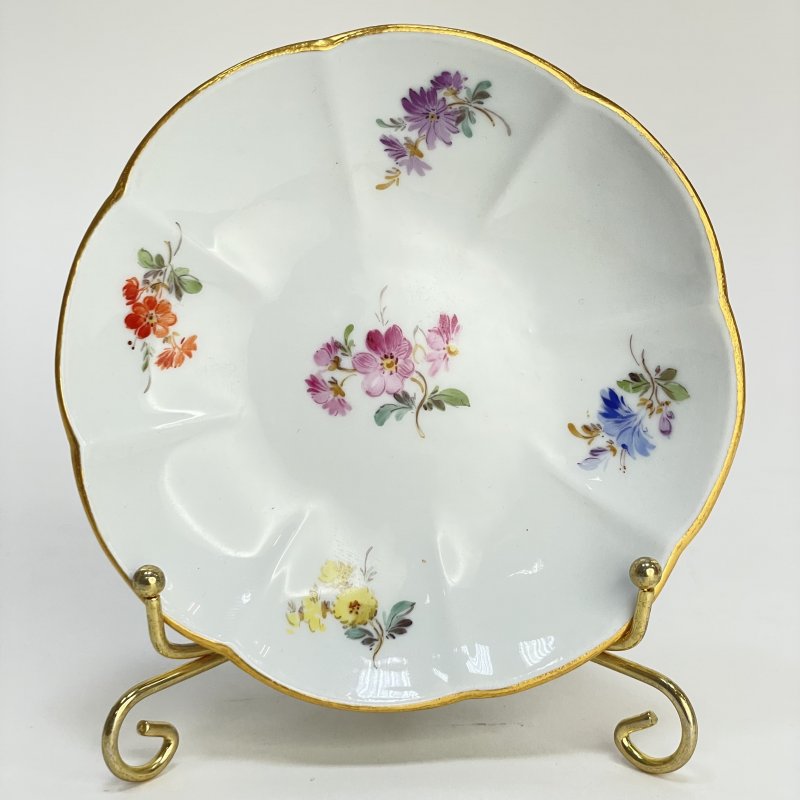 Старинная коллекционная чашка с блюдцем c лепными цветами Meissen 1920-1930 Германия