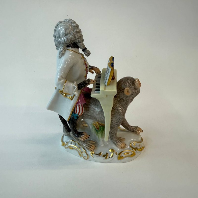 Статуэтка Обезьяна с клавесином верхом на обезьяне №19 в серии обезьяний оркестр Германия 1974 г 