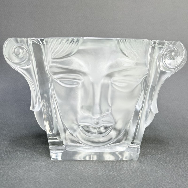 Ваза в стиле Артдеко из сатинового стекла дизайн 1930г. Г. Хоффманн Чехия 21 в