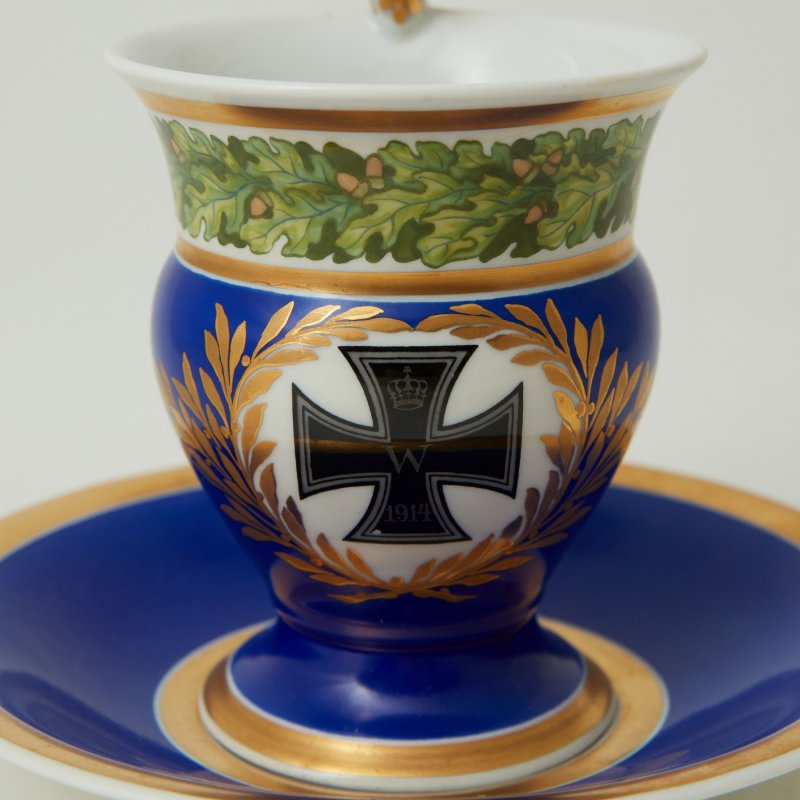 Чашка с блюдцем синяя крест KPM