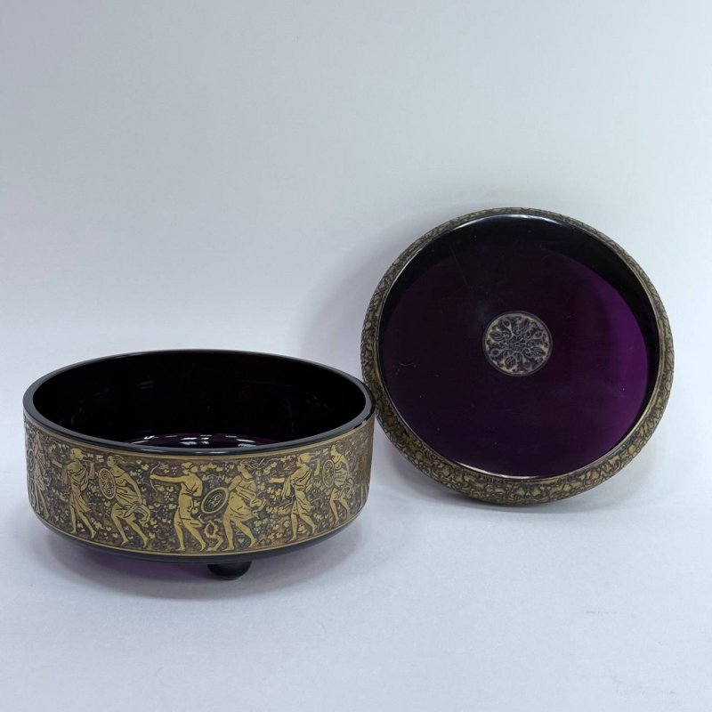 Шкатулка из темного аметистового стекла в стиле арт-деко 