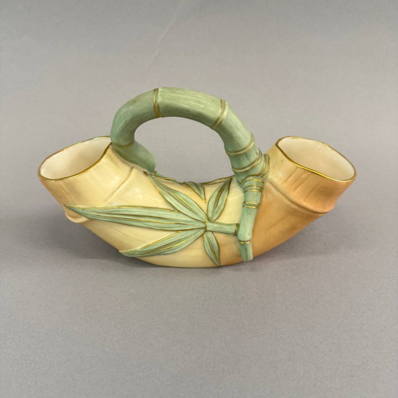 Коллекционная антикварная ваза английской мануфактуры Royal Worcester