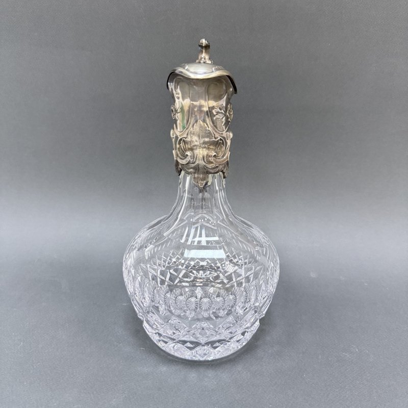 Старинный кувшин с серебряным верхом. (к)