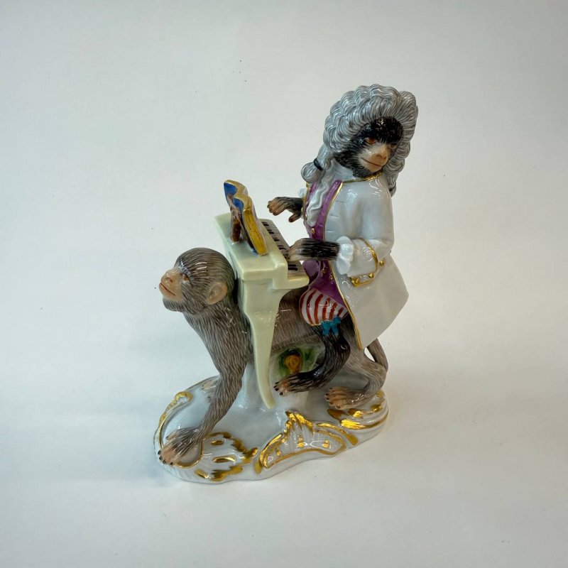 Статуэтка Обезьяна с клавесином верхом на обезьяне №19 в серии обезьяний оркестр Германия 1974 г 