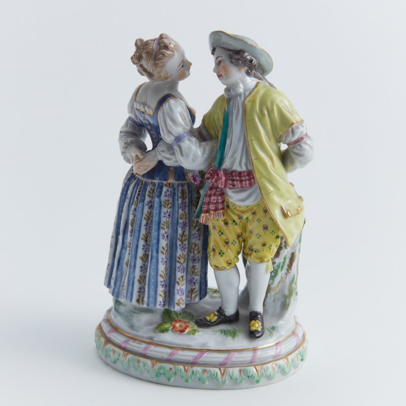 Старинная статуэтка Танцующая пара