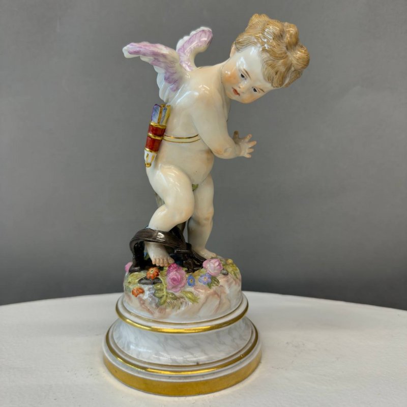 Фарфоровая статуэтка «Амур в ловушке» («Amor in der Falle»)  Meissen (Мейсен, Германия). 