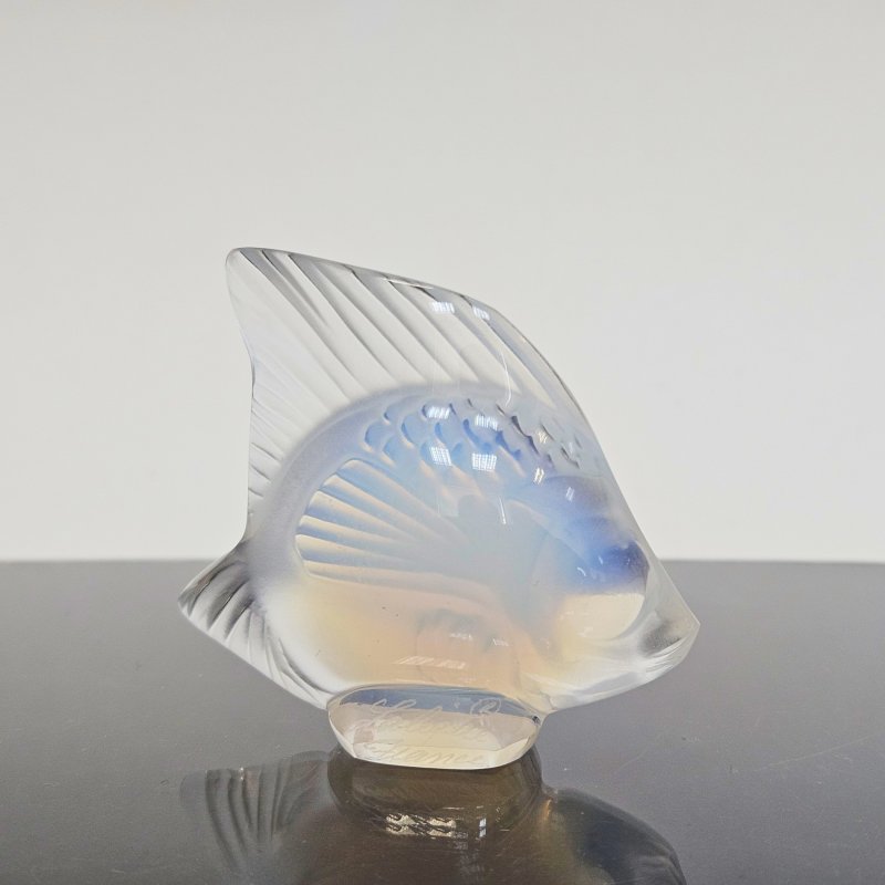 Хрустальная рыбка белого оттенка Lalique
