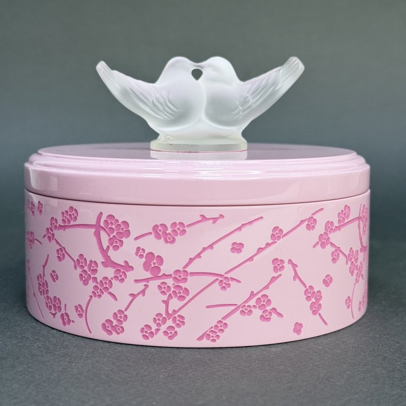 Шкатулка Lalique Fleurs de cerisierс c парой птичек Франция 2025 г.