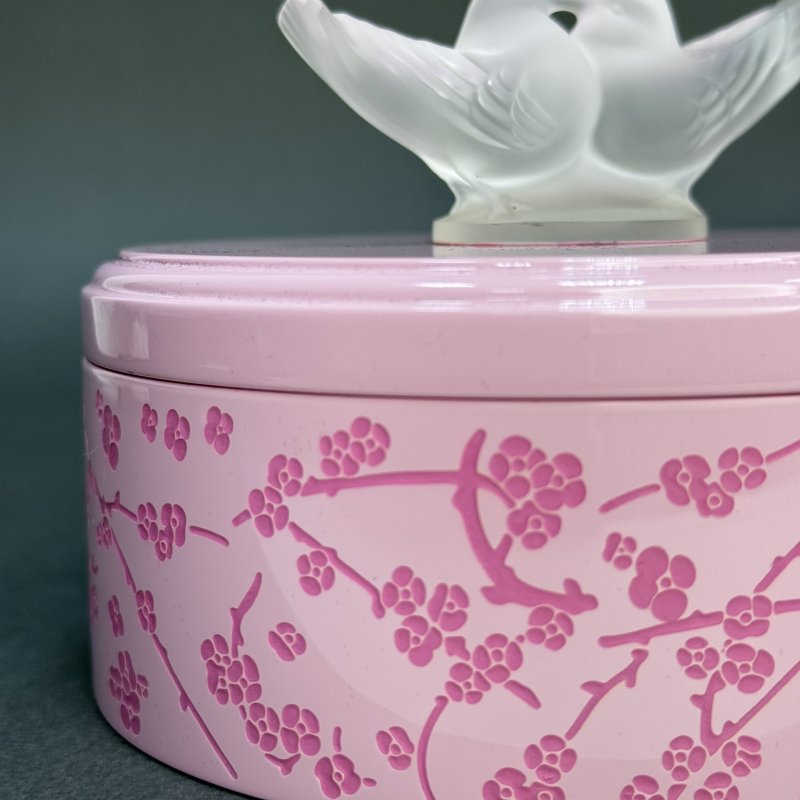 Шкатулка Lalique Fleurs de cerisierс c парой птичек Франция 2025 г.