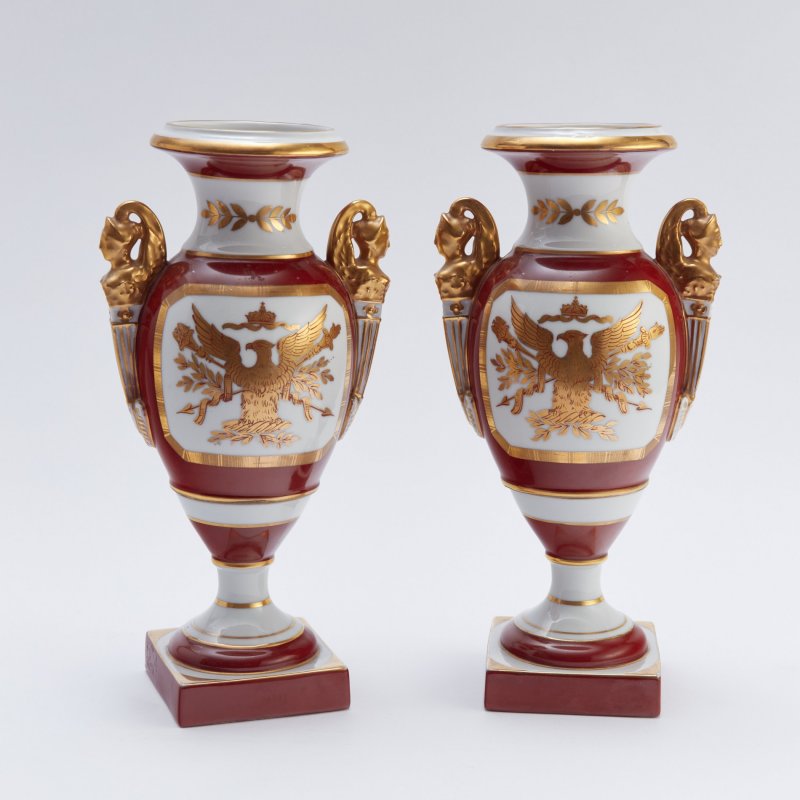 Парные вазы в стиле Наполеона