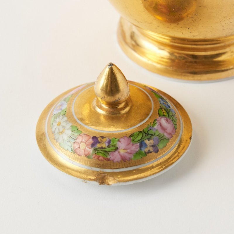 Коллекционный редкий чайник с цветочным декором