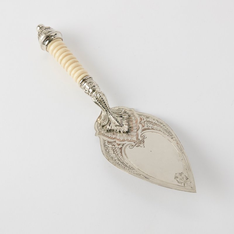 Лопатка антикварная с ручкой из кости 