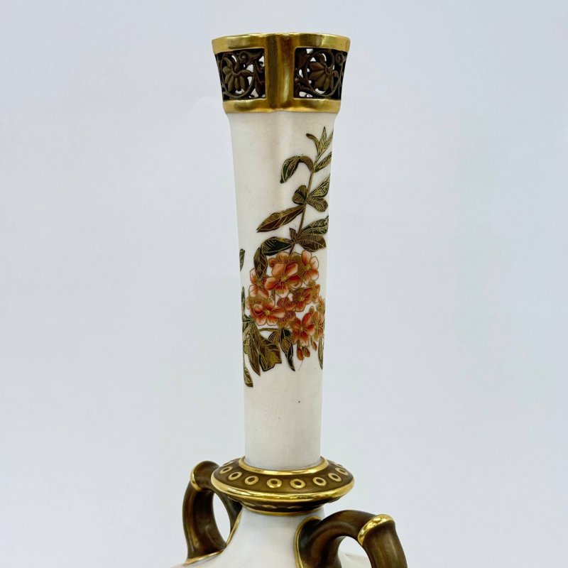 Большая старинная ваза