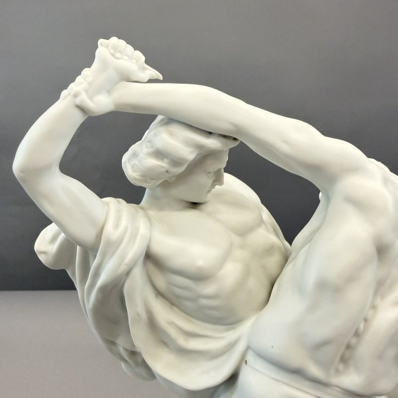 Старинная фарфоровая статуэтка «Скандинавские борцы»