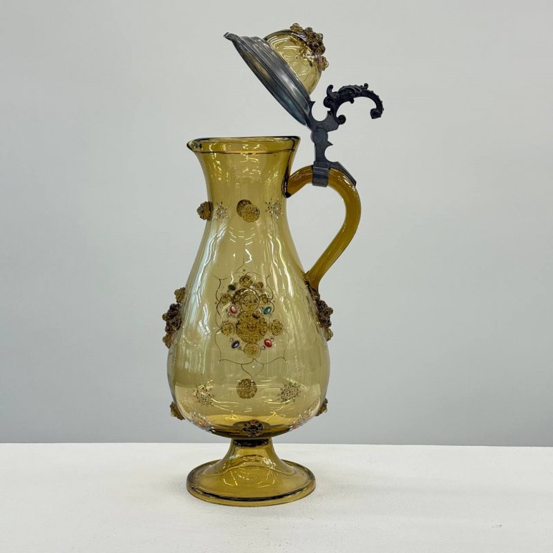 Графин из зеленого стекла с крышкой