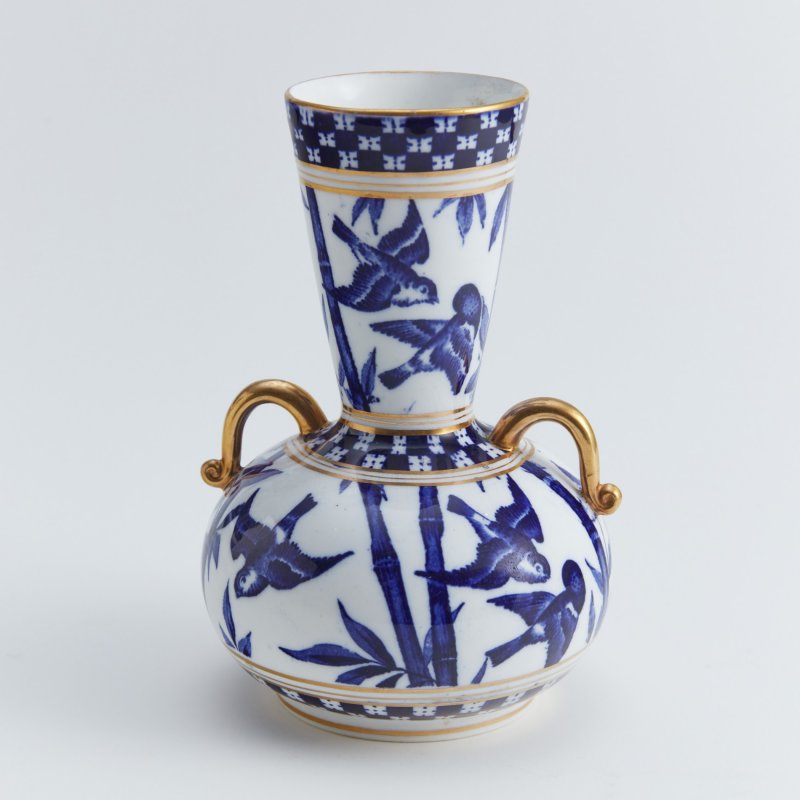 Старинная ваза с ручной росписью из серии Blue birds&bamboo