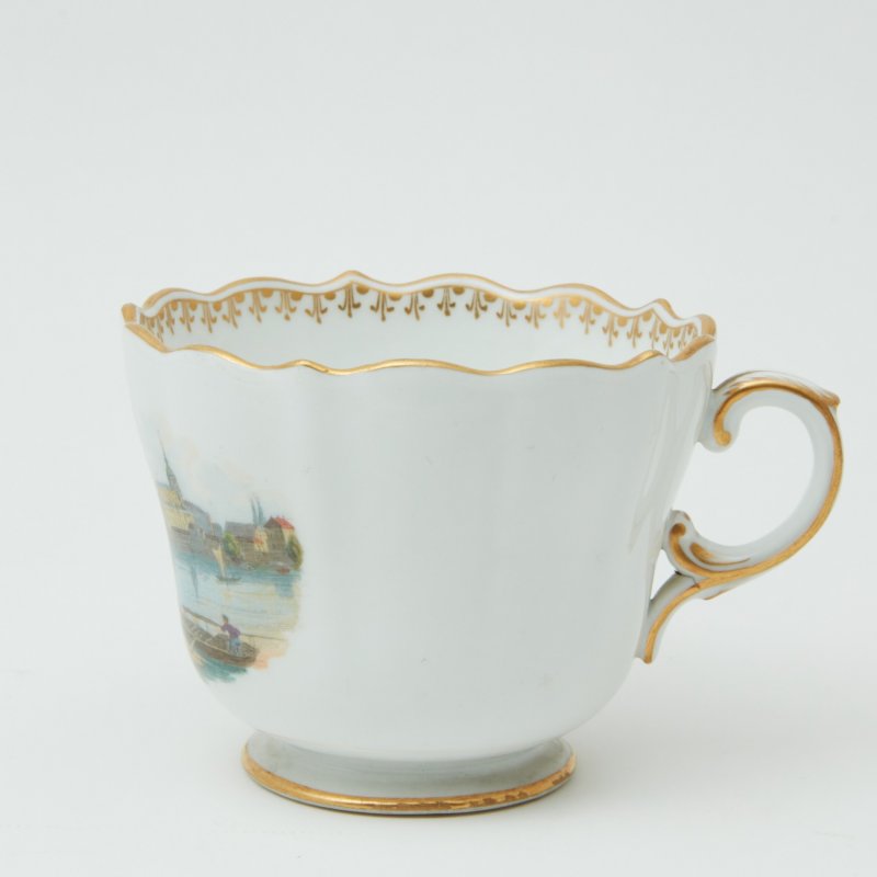 Старинная чашка с ручной росписью 