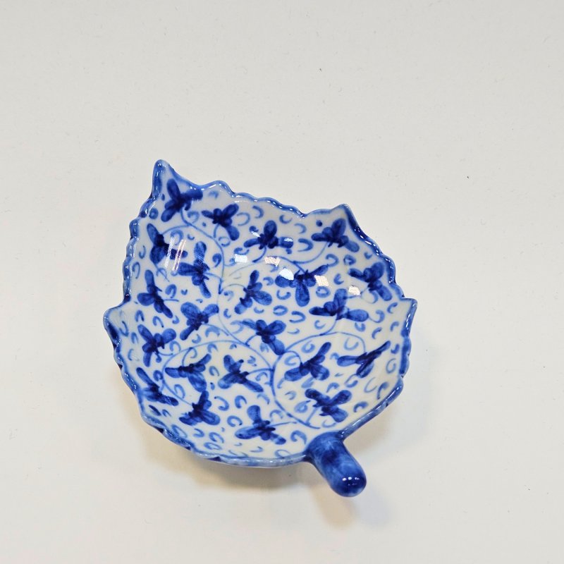 Розетка керамическая в форме листа