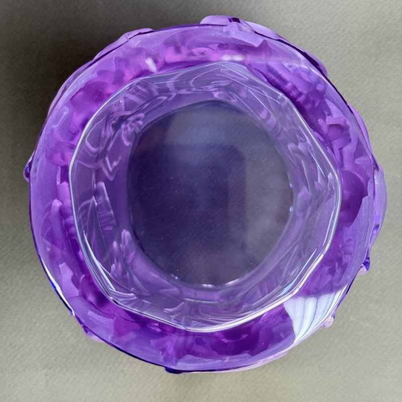 Большая ваза с изображением вакханок из аметистового стекла дизайн 1930г. Г. Хоффманн и Р.Лалик Чехия 21 в