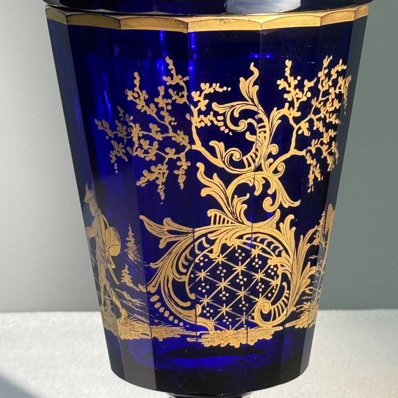 Кубок с крышкой из синего стекла Богемия