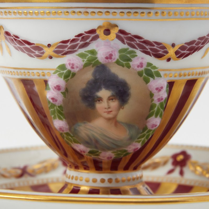 Редкая чайная чашка с блюдцем Портрет женщины