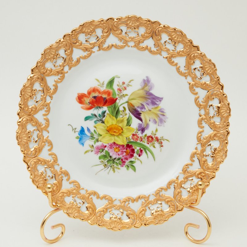 Тарелка с цветами и позолотой Мейссен
