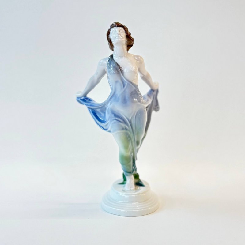 фарфоровая статуэтка Windbraut (Невеста ветра). 