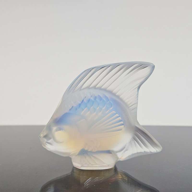 Хрустальная рыбка белого оттенка Lalique