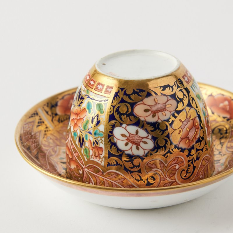 Коллекционная чашка с блюдцем в стиле имари 