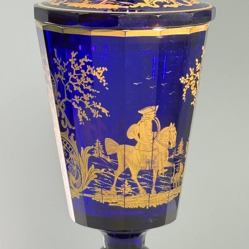 Кубок с крышкой из синего стекла Богемия