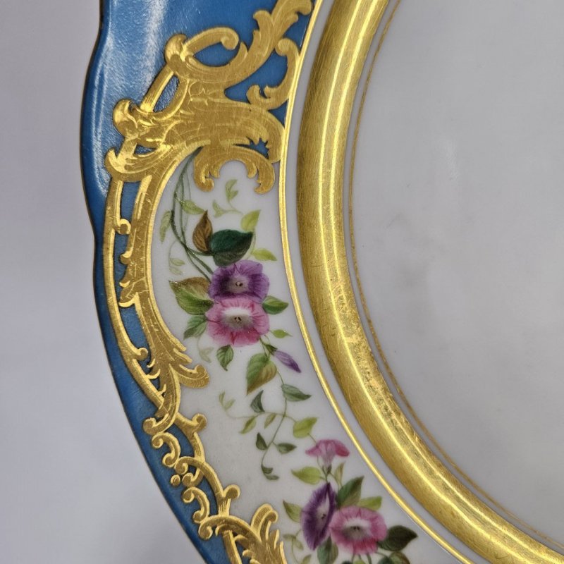 Антикварная тарелка ИФЗ период Александр II с бирюзово-голубым бортом и росписью