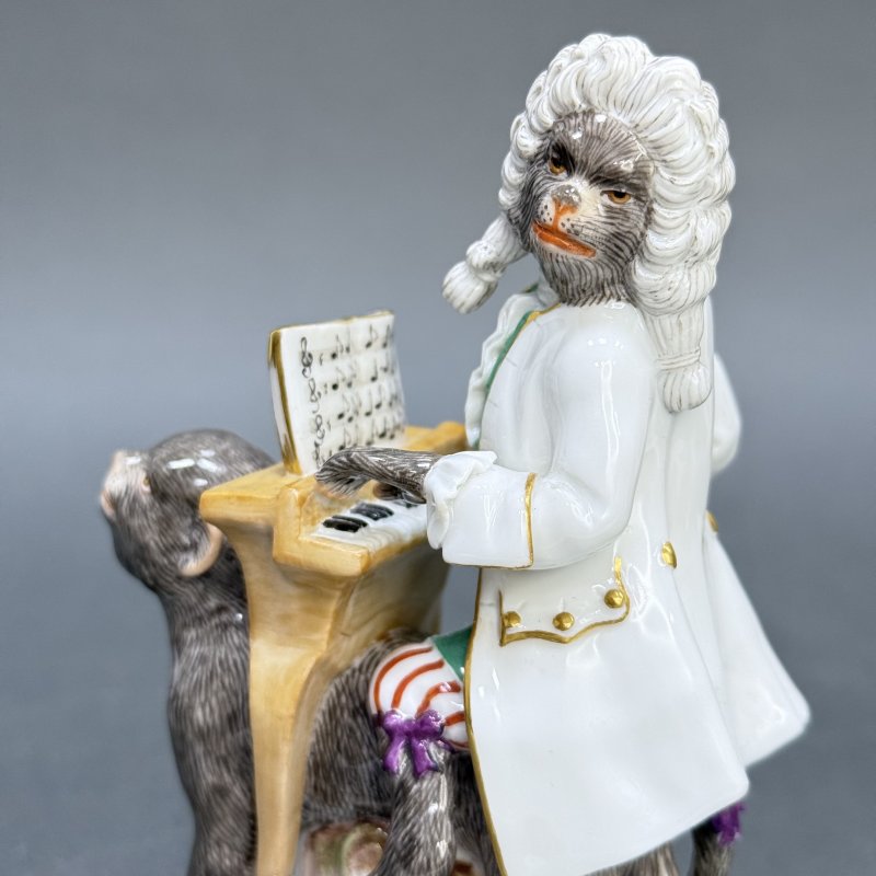 Статуэтка Обезьяна с клавесином верхом на обезьяне №19 в серии обезьяний оркестр Германия 1974 г 