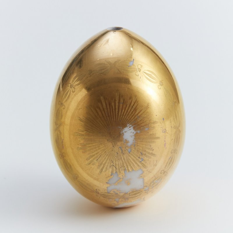 Фарфоровое пасхальное яйцо с изображением Богородицы  ИФЗ 19в