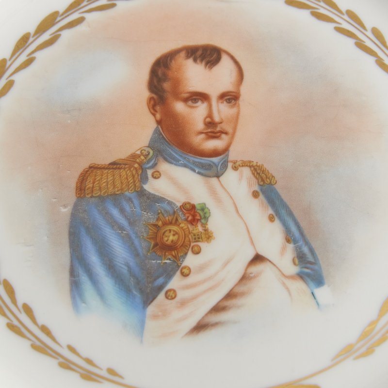 Набор из 2-х тарелок с изображением Наполеона и Полины Бонапарт 