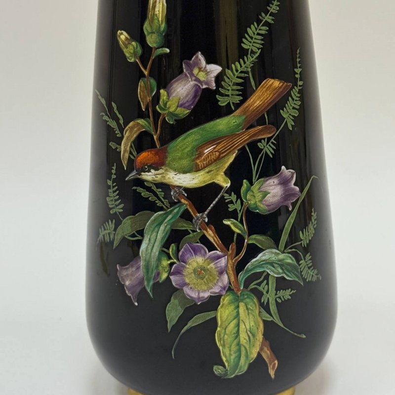 Ваза из черного стекла Thomas Webb & Sons