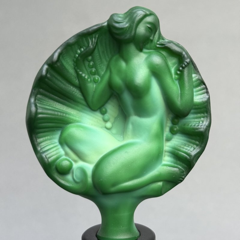 Парфюмерный флакон в стиле Артдеко из малахитового стекла дизайн 1930г. Г. Хоффманн Чехия 21 в