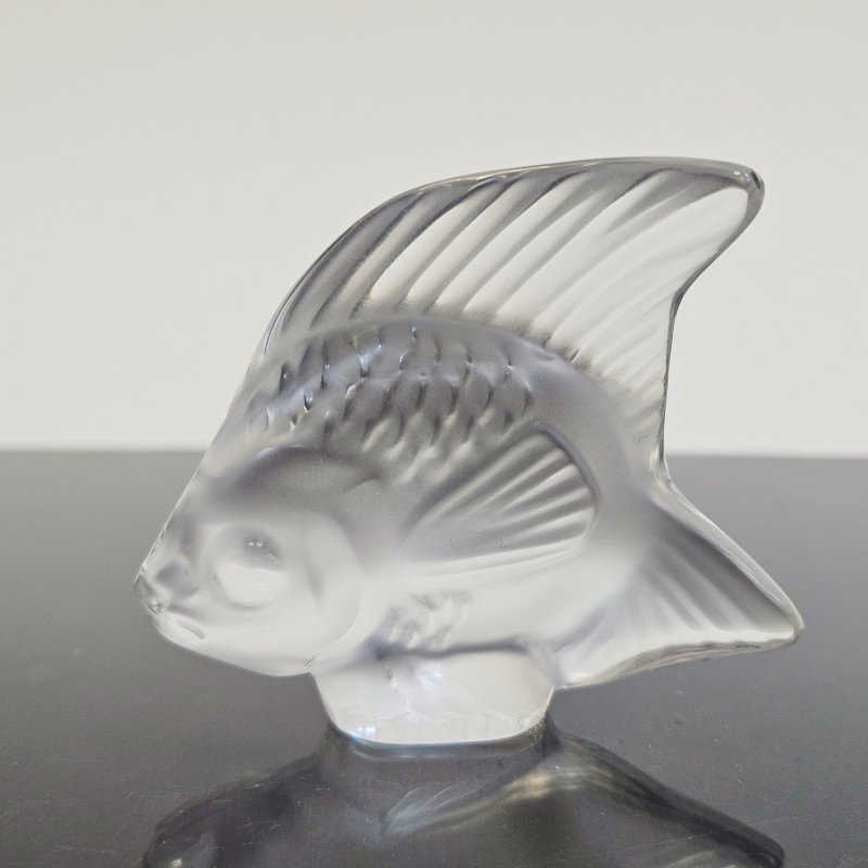 Хрустальная рыбка светлого оттенка Lalique