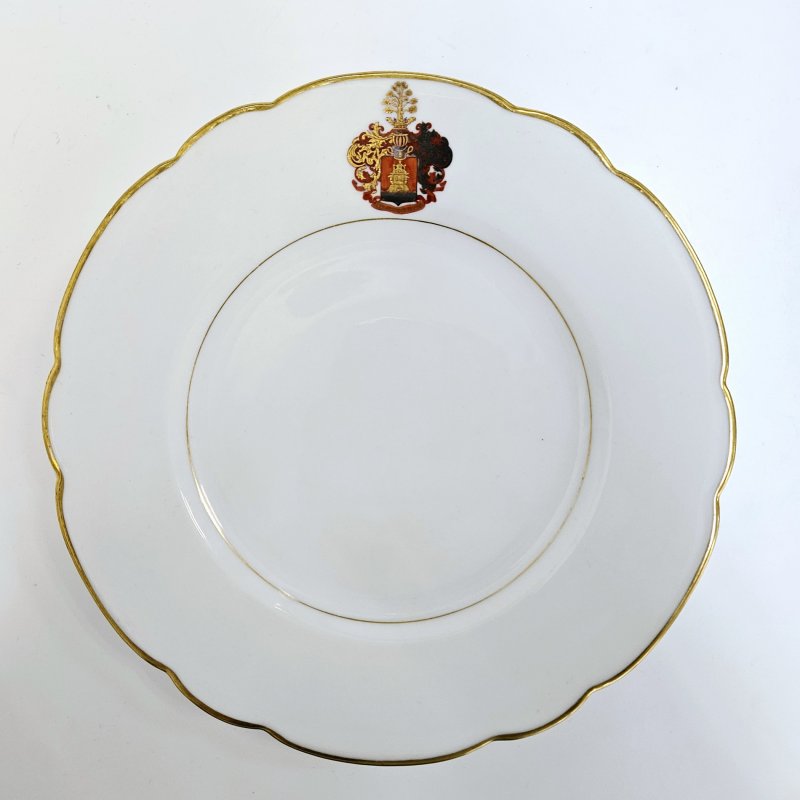 Старинная фарфоровая тарелка с гербом рода Петра Вейнера