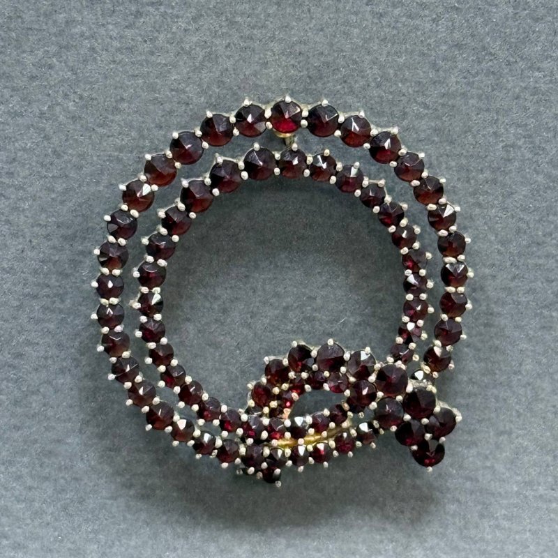 Брошь с гранатами (д)