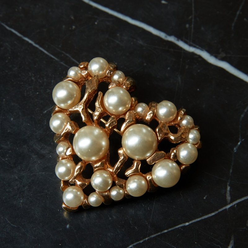 Брошь Сердце с жемчугом Guy Laroche