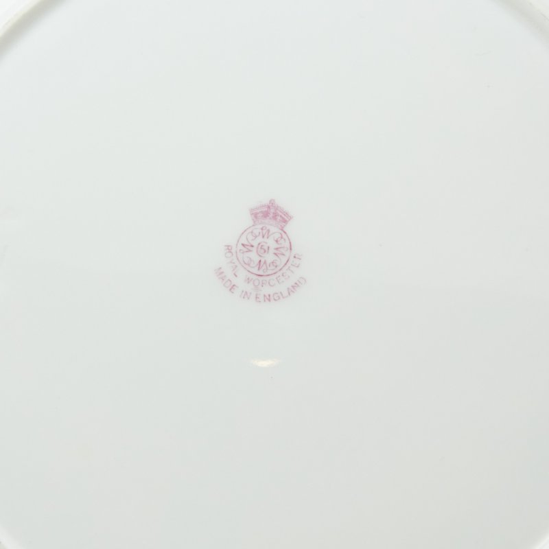 Фарфоровая тарелка с ручной росписью