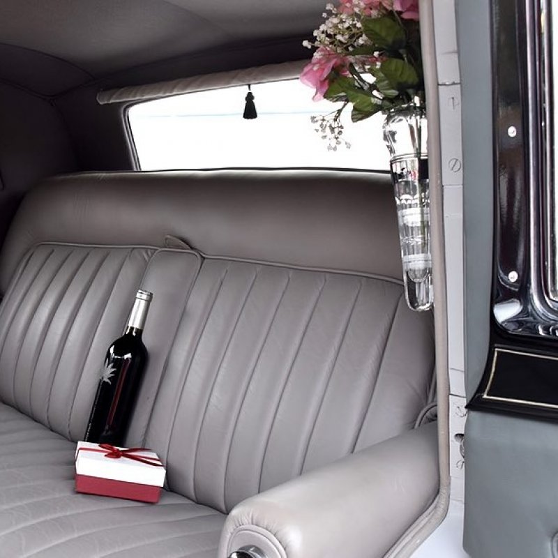 Вазочка для цветов на стойку раритетных авто 1900 гг