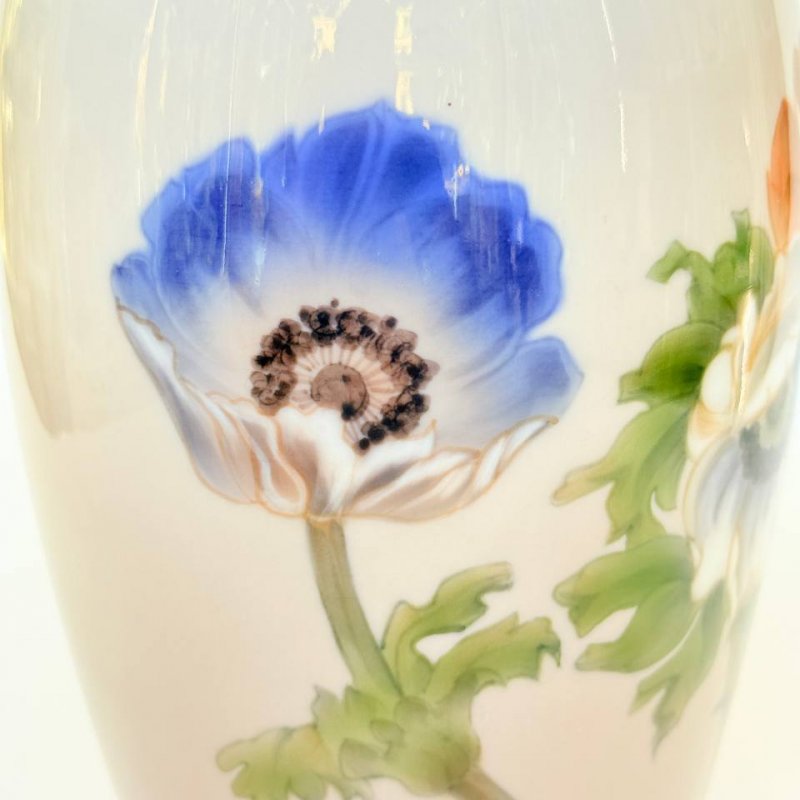 Ваза с  анемонами