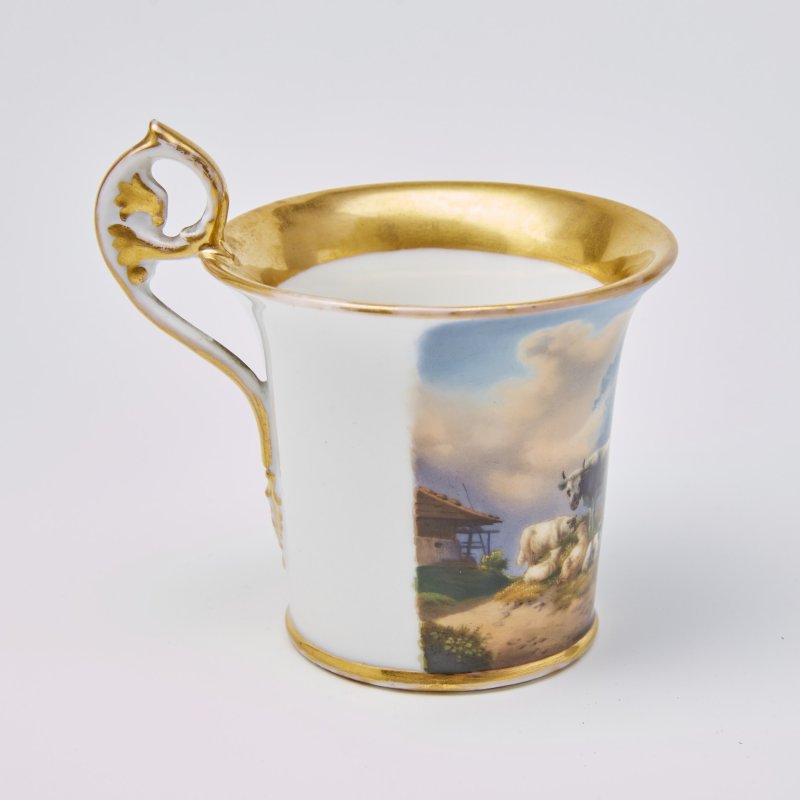 Германия. Старинная чайная чашка с ручной росписью