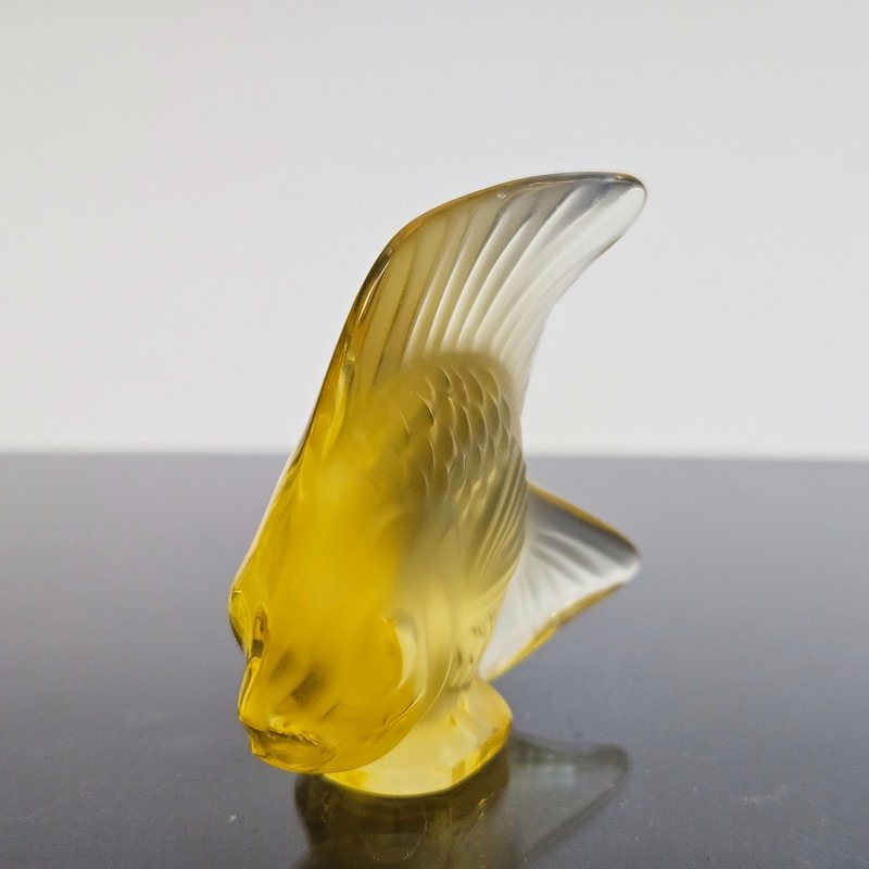 Хрустальная рыбка желтого оттенка Lalique