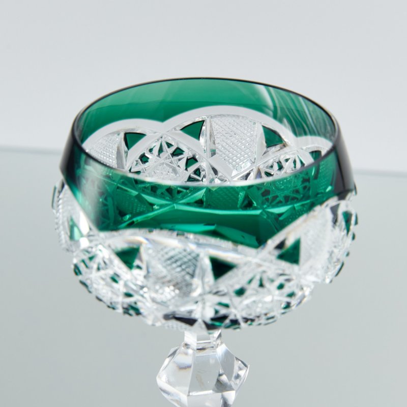 Хрустальный бокал зеленого оттенка ручной работы