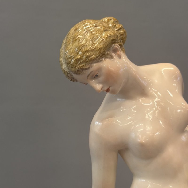 Скульптура После купания , Роберт Окельман  Германия 1883 г  Meissen 