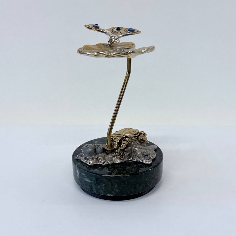 Металлическая скульптура «БАБОЧКА НА КУВШИНКЕ» - Франк Майслер. (к)